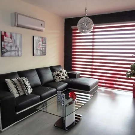 Avalon Beach Apartment *
